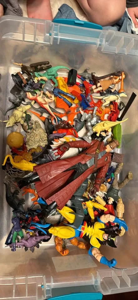 Lot figurines d'action et personnages variés