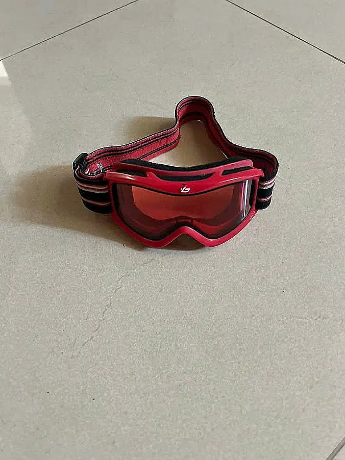 Masque de ski a monture rouge