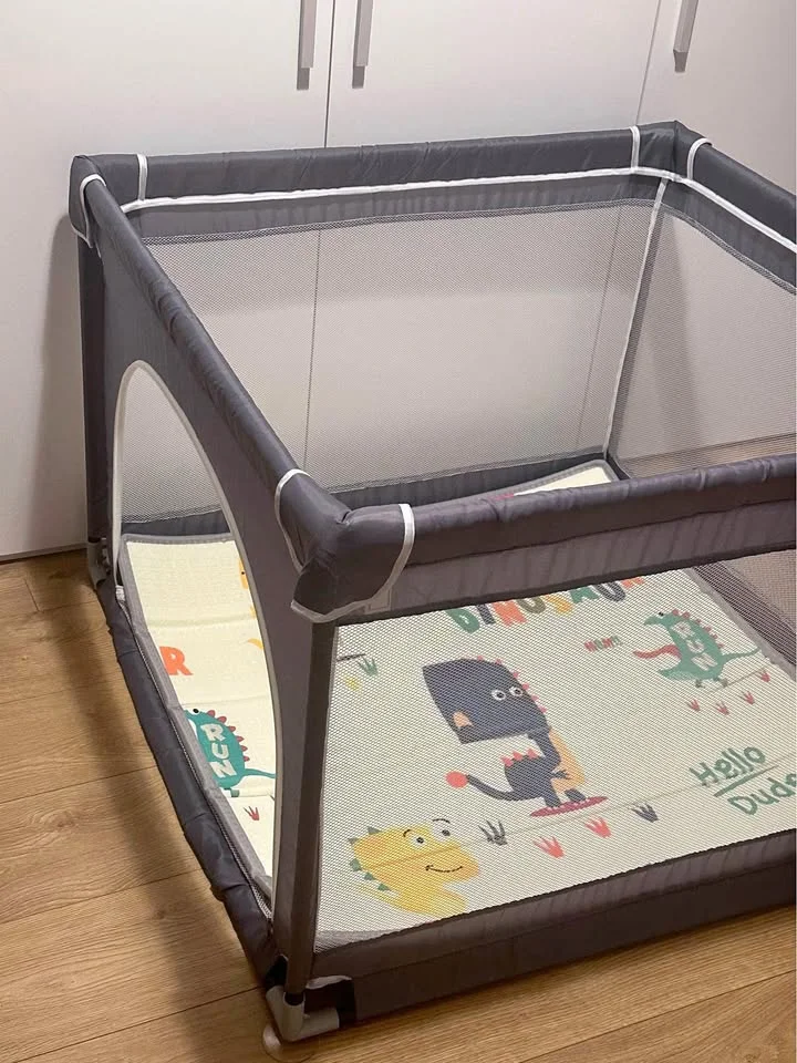 Foldable playpen for children/puppies - with mat