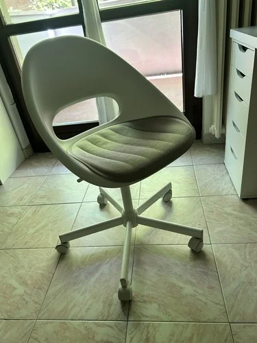 Sedia da ufficio IKEA bianca con rotelle