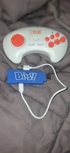 Console retro BLAST con controller e chiavetta USB