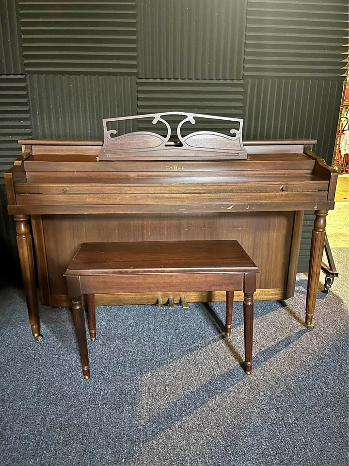 Pianoforte verticale Cable