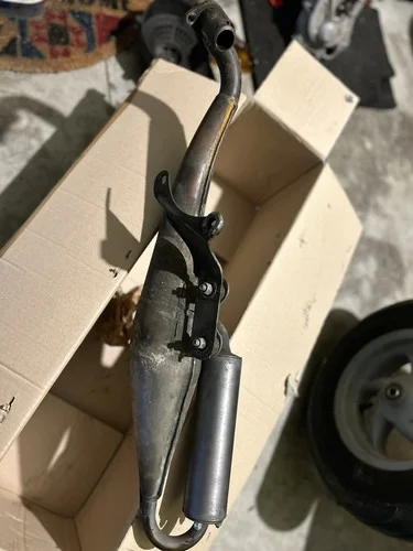 Scarico sportivo per scooter cromato