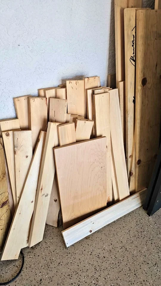 Assi di legno chiare di varie misure