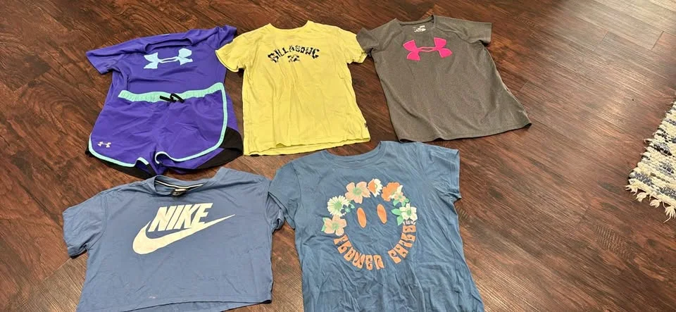 Lot 5 t-shirts et shorts fille