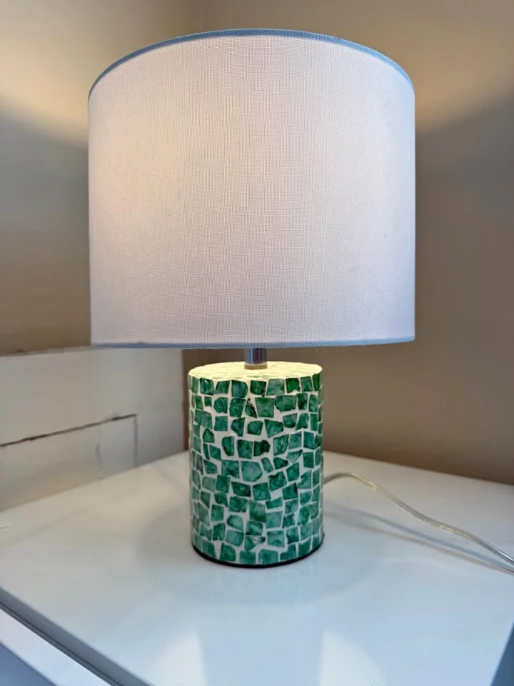Lampada da tavolo base mosaico verde