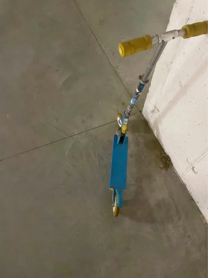 Blue/yellow 2-wheel kids' scooter