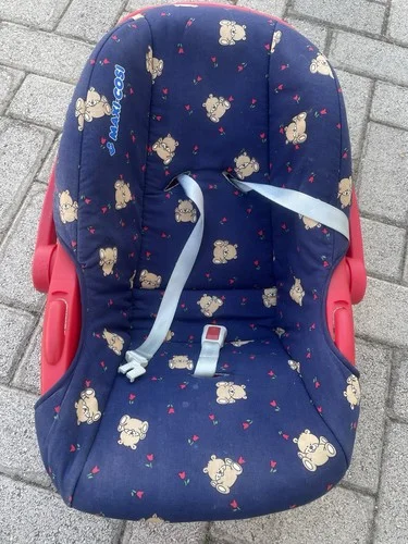 Maxi-Cosi blue car seat with vintage teddy bears