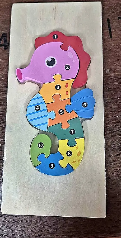Holzpuzzle in Form eines Seepferdchens