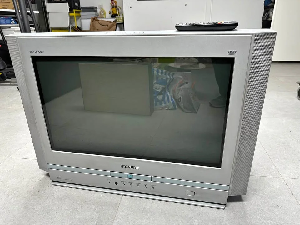 Samsung CRT TV with built-in DVD player - 29 inches