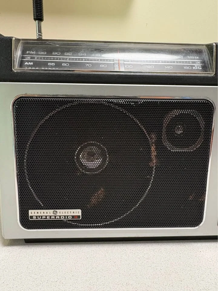 Radio vintage GE Superadio II FM/AM