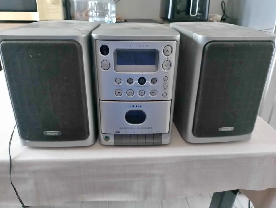 Philips Micro HiFi CD/Radio with 2 speakers