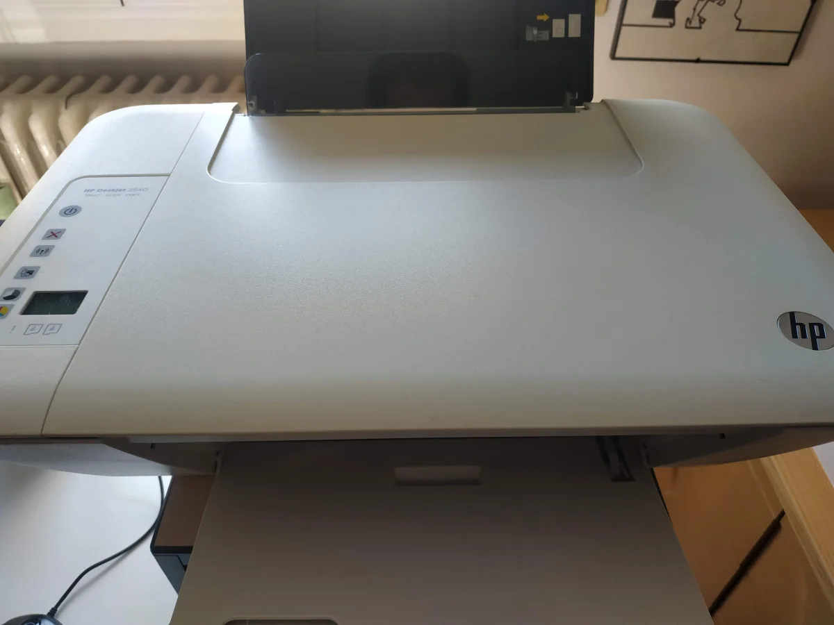 HP Deskjet 2540 multifunction printer - white