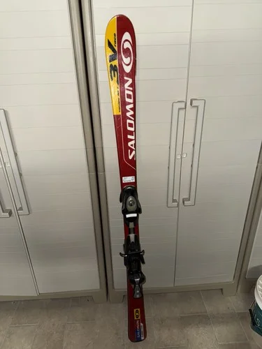 Salomon 3V red skis with bindings included