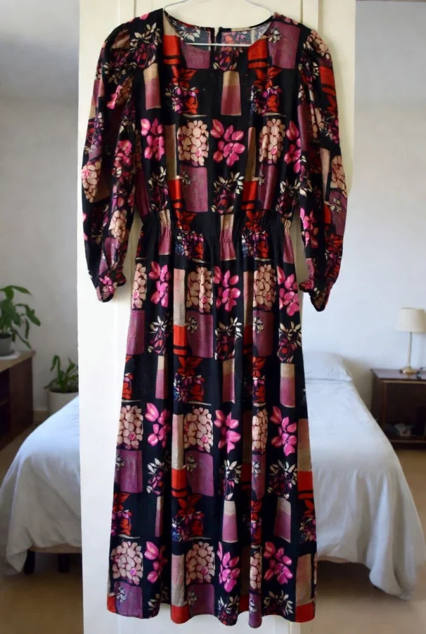 Long floral dress in black and pink
