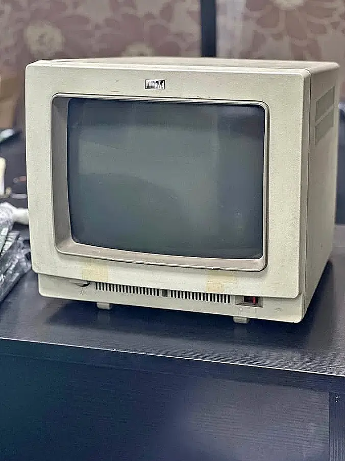 Ecran cathodique IBM beige ancien
