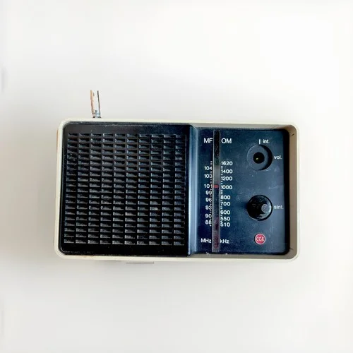 Vintage portable pocket AM/FM radio