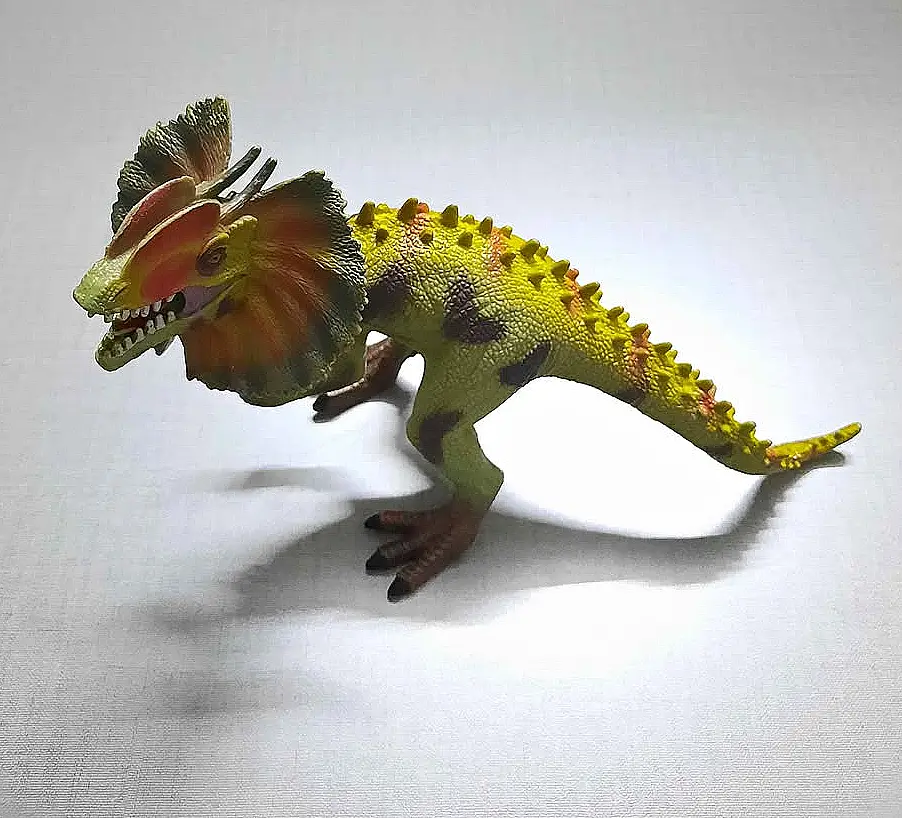 Dinosaurio de plástico grande