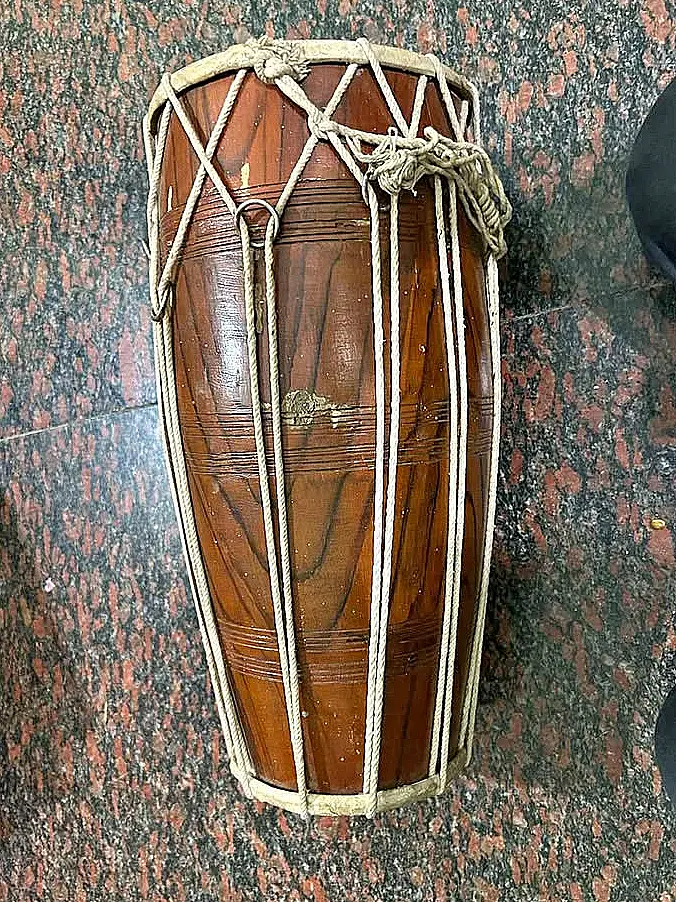 Indische Dholak-Trommel aus Holz