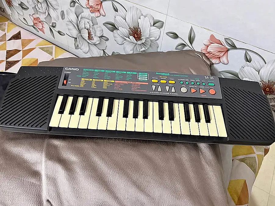 Teclado Casio SA-35 de teclas pequeñas