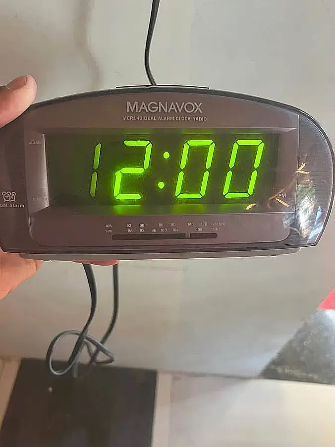 Radiowecker Magnavox MCR140 mit zwei Weckzeiten