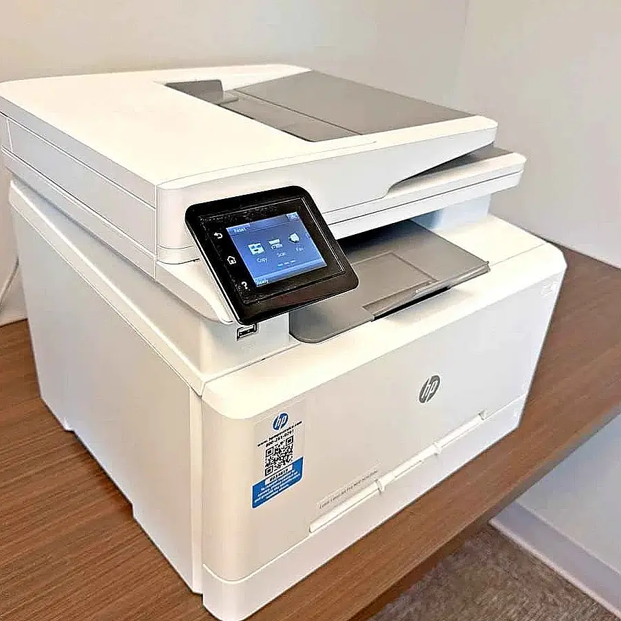 Imprimante laser blanche avec ecran tactile