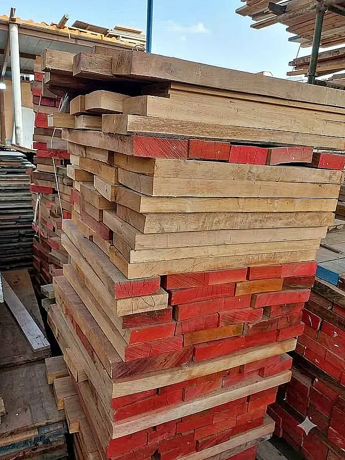 Lot de planches et chevrons en bois