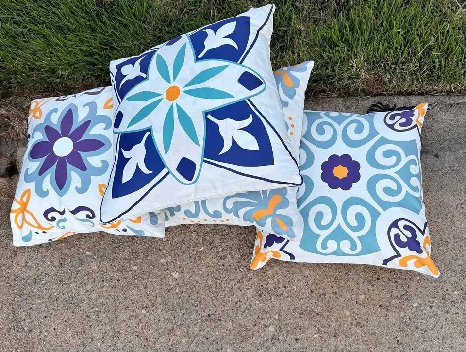 Tre cuscini decorativi maioliche blu