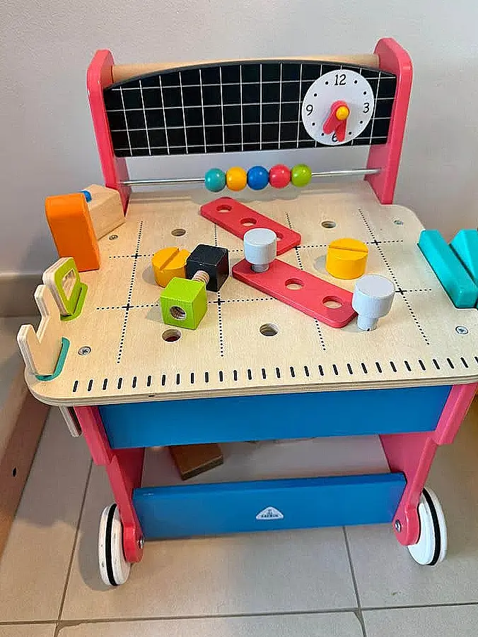 Etabli en bois pour enfant sur roues