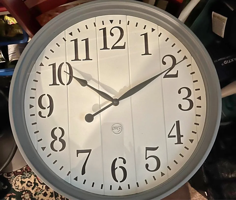 Orologio da parete grigio grande