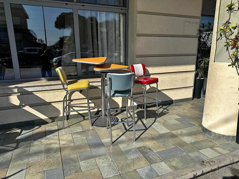 Bar set 3 colourful stools + high table - outdoor