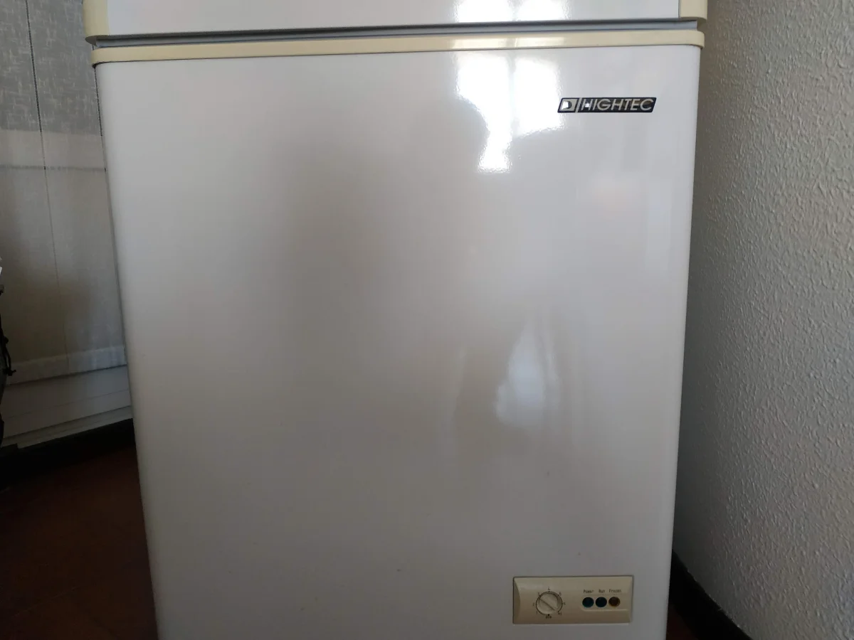 White chest freezer - Hightec