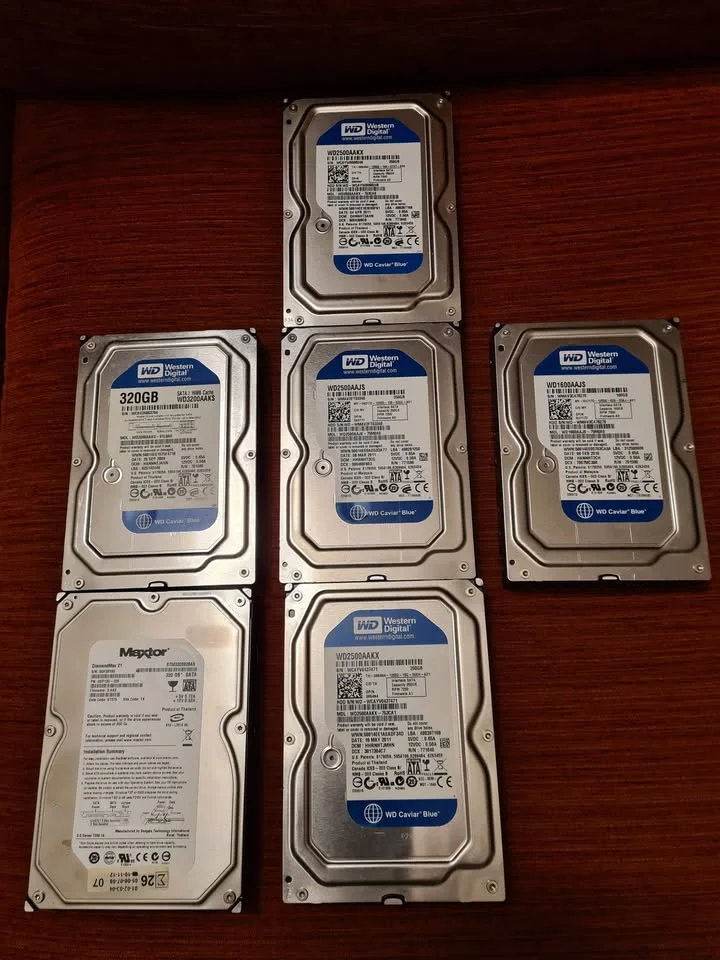 Lot SATA hard drives 3.5 inch - Western Digital and Maxtor