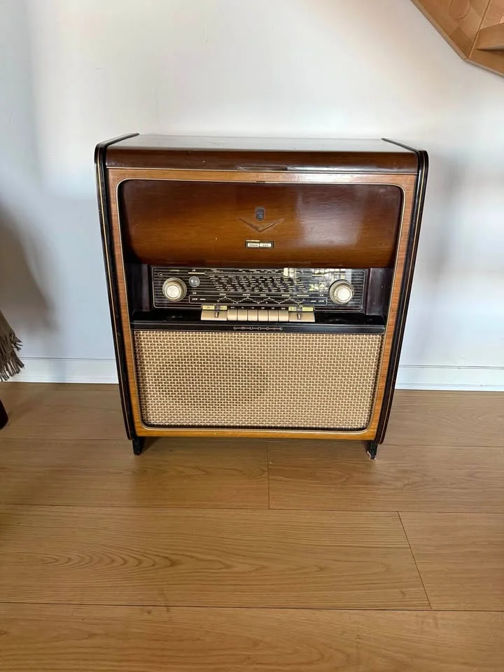 Radio console vintage années 50 en bois - style ancien