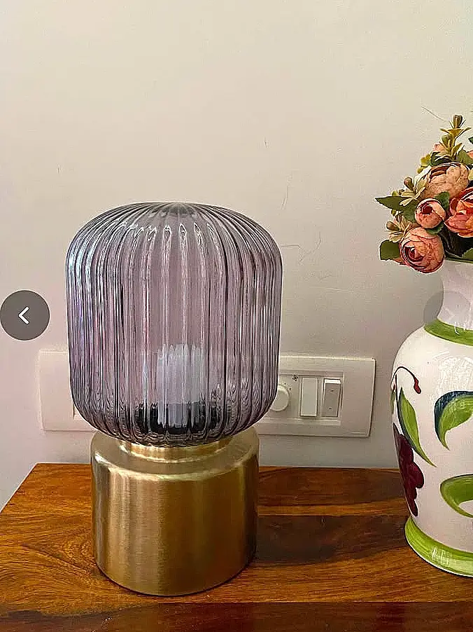 Tischlampe aus Glas und Messing