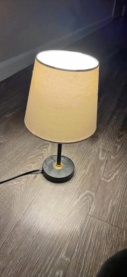Lampada da tavolo paralume beige tessuto