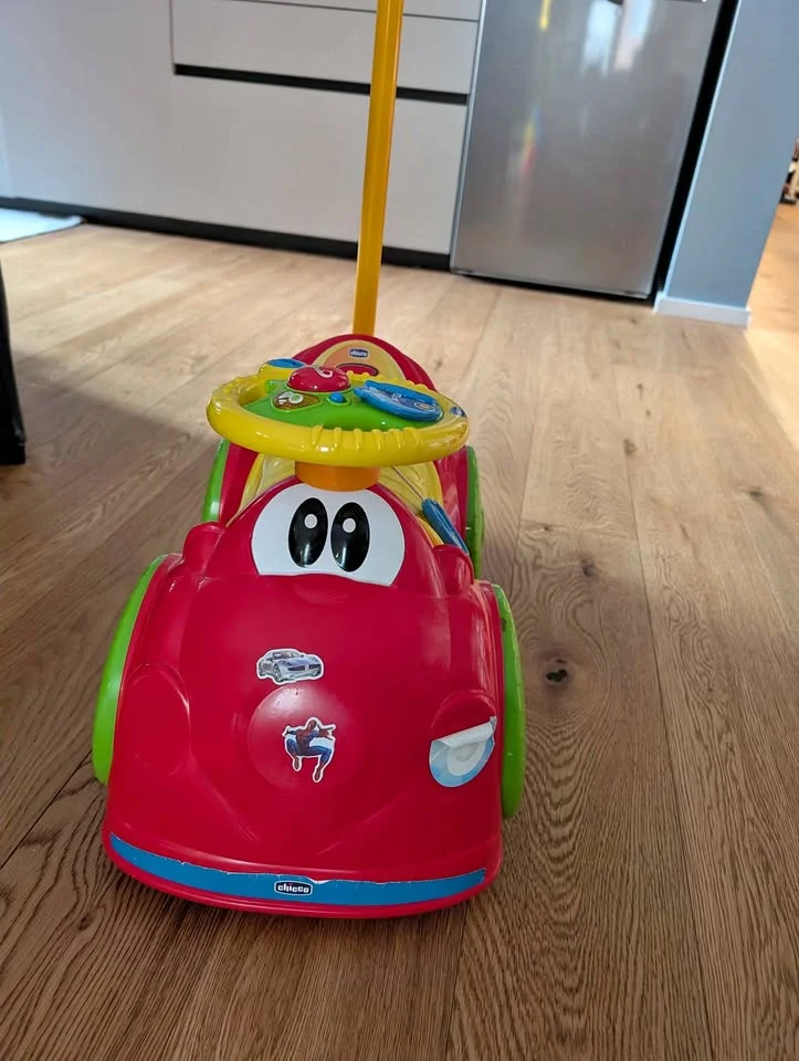 Voiture porteur Chicco rouge - avec poignée