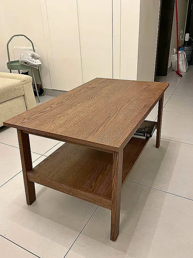 Table basse en bois avec etagere
